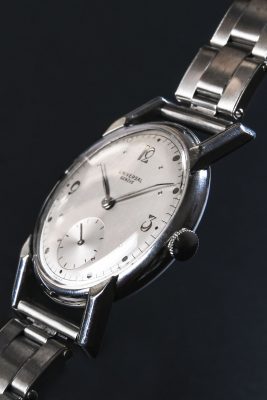 Watch Gallery: Universal Deco - slant view