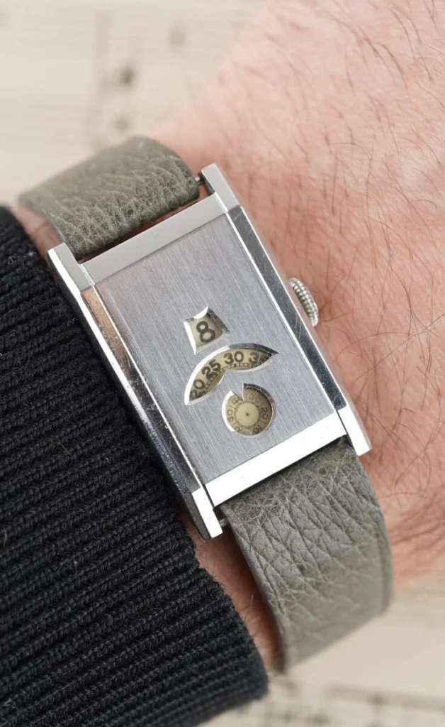 Universal Geneve Jump Hour / Saltarello